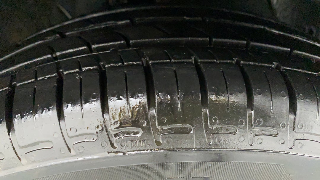 Right Front Tyre Tread