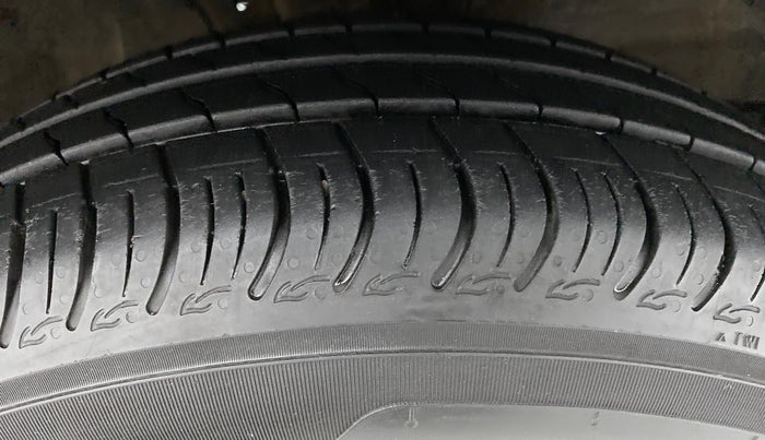 2021 Maruti S PRESSO VXI CNG, CNG, Manual, 15,280 km, Right Front Tyre Tread