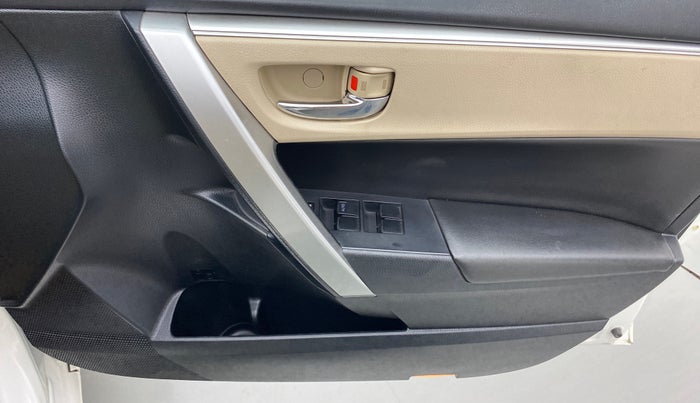 2016 Toyota Corolla Altis VL CVT PETROL, Petrol, Automatic, 76,370 km, Driver Side Door Panels Control