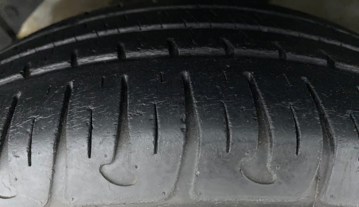 2014 Hyundai Xcent S 1.2, Petrol, Manual, 40,424 km, Left Front Tyre Tread