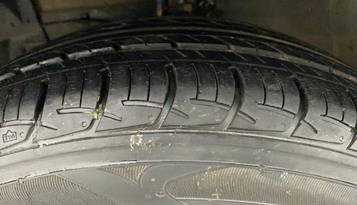 2017 Maruti Ciaz DELTA 1.4 MT PETROL, Petrol, Manual, 48,565 km, Left Front Tyre Tread
