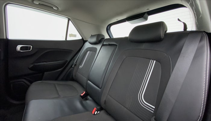 2020 Hyundai VENUE SX(O) CRDi, Diesel, Manual, 14,066 km, Right Side Rear Door Cabin