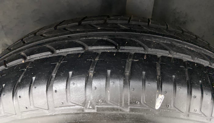 2016 Volkswagen Ameo COMFORTLINE 1.2, Petrol, Manual, 65,306 km, Left Rear Tyre Tread