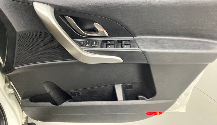 2019 Mahindra XUV500 W9 AT, Diesel, Automatic, 53,774 km, Driver Side Door Panels Control