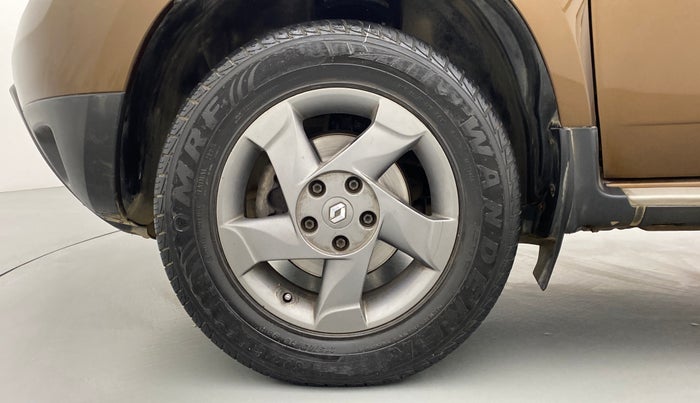 2014 Renault Duster RXZ 110 4WD, Diesel, Manual, 74,012 km, Left Front Wheel