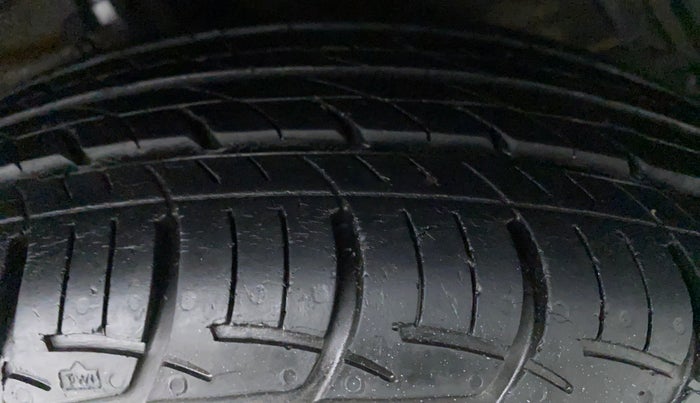 2015 Maruti Ciaz VXI PLUS AMT, Petrol, Automatic, 42,328 km, Left Front Tyre Tread