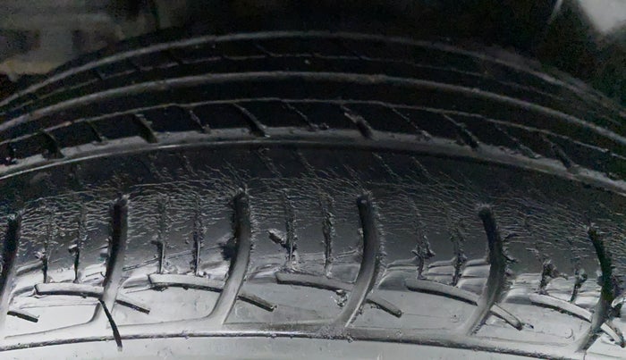 2015 Maruti Ciaz VXI PLUS AMT, Petrol, Automatic, 42,328 km, Right Rear Tyre Tread