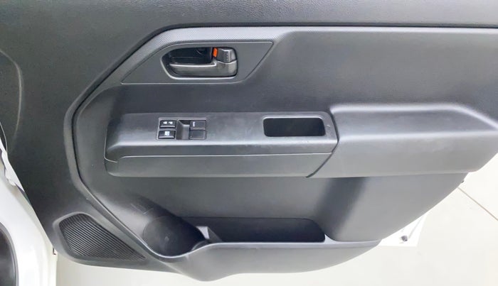 2020 Maruti New Wagon-R LXI 1.0, Petrol, Manual, 4,912 km, Driver Side Door Panels Control
