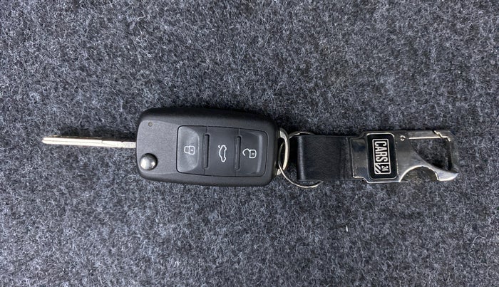 2019 Volkswagen Polo COMFORTLINE 1.0 PETROL, Petrol, Manual, 14,370 km, Key Close Up