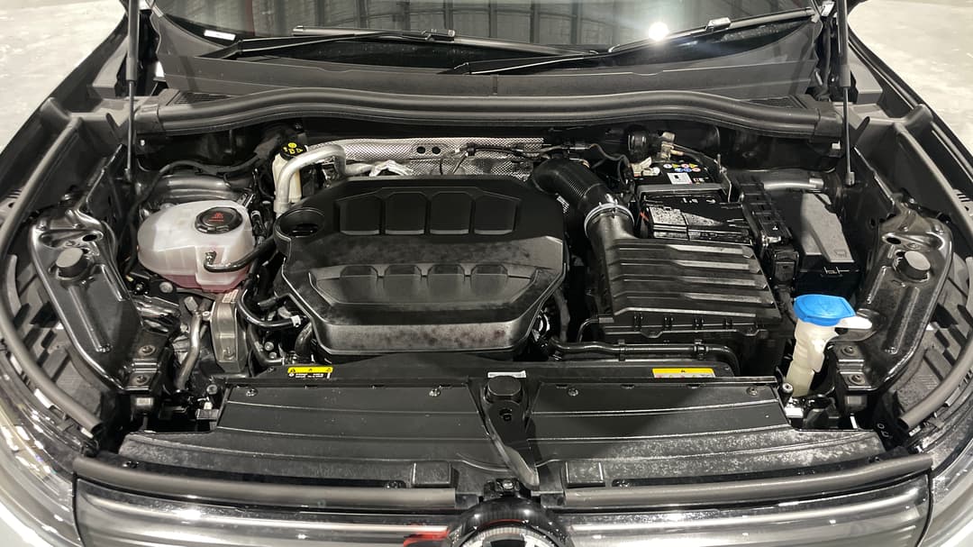 2025 Volkswagen Tiguan 150tsi Elegance, Automatic, 7400 km, Open Bonnet (Engine)