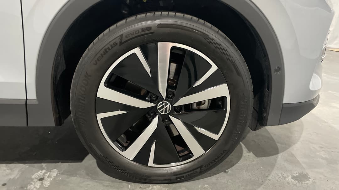 2025 Volkswagen Tiguan 150tsi Elegance, Automatic, 7400 km, Right Front Wheel