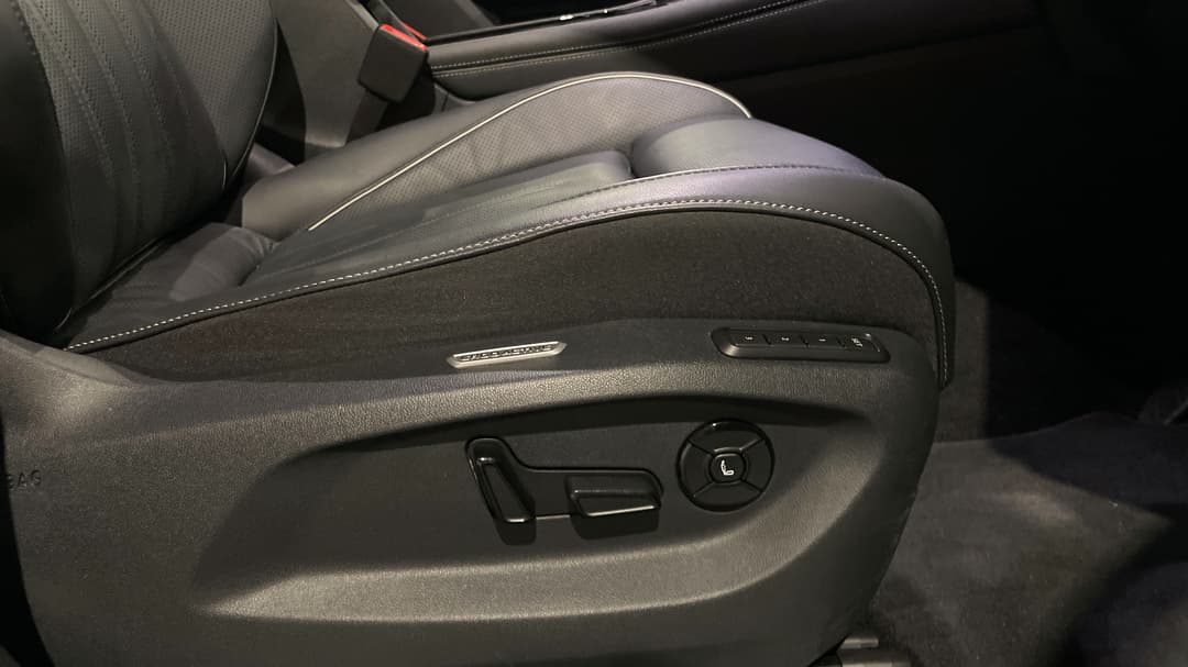 2025 Volkswagen Tiguan 150tsi Elegance, Automatic, 7400 km, Drivers Side Adjustment Panel
