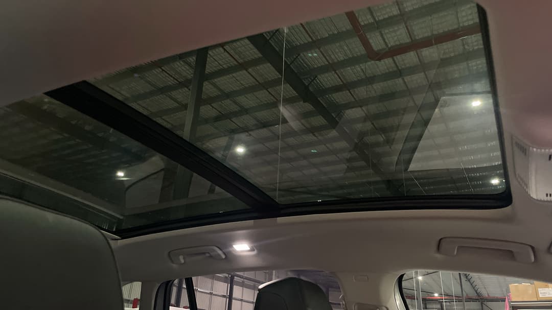 2025 Volkswagen Tiguan 150tsi Elegance, Automatic, 7400 km, Interior Sunroof/Moonroof