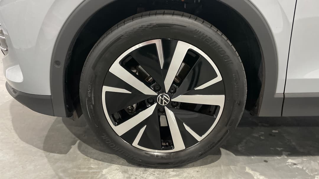 2025 Volkswagen Tiguan 150tsi Elegance, Automatic, 7400 km, Left Front Wheel