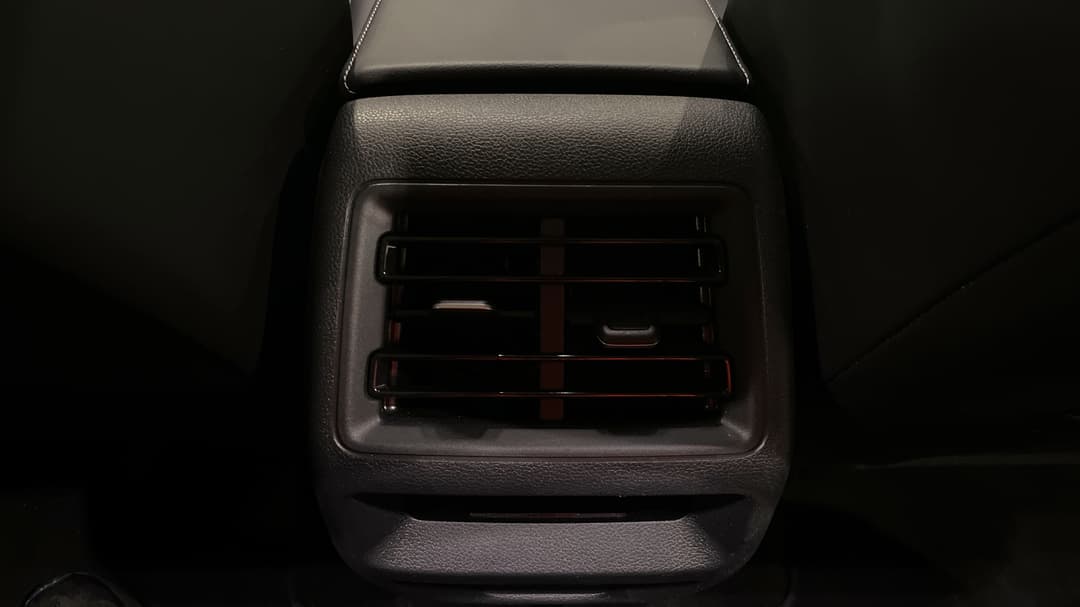 2025 Volkswagen Tiguan 150tsi Elegance, Automatic, 7400 km, Rear A/C Vent