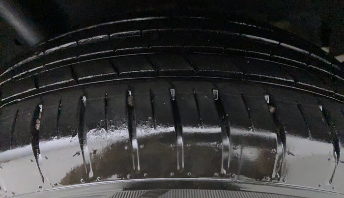 2017 Maruti Baleno ALPHA PETROL 1.2, Petrol, Manual, 71,697 km, Right Front Tyre Tread
