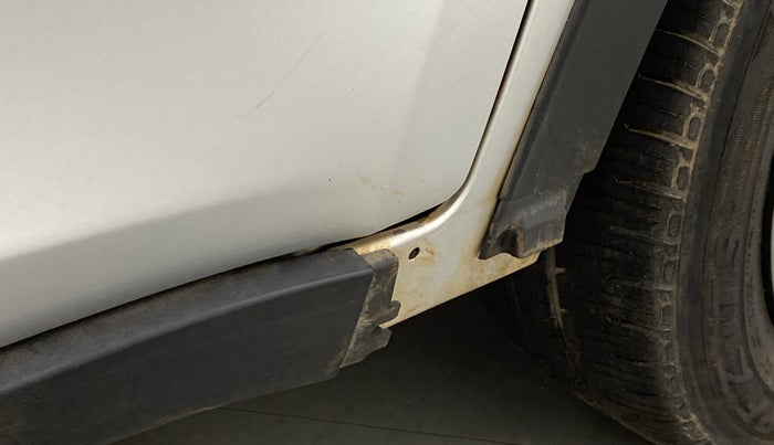 2017 Mahindra Kuv100 K4 6 STR, Petrol, Manual, 58,668 km, Right running board - Cladding has minor damage