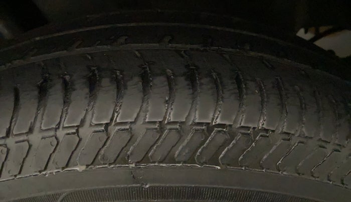 2016 Maruti Swift Dzire VXI, Petrol, Manual, 49,757 km, Left Rear Tyre Tread