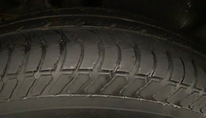 2016 Maruti Swift Dzire VXI, Petrol, Manual, 49,757 km, Left Front Tyre Tread
