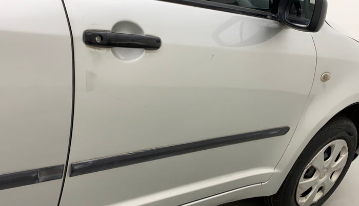 2011 Maruti Swift VXI, Petrol, Manual, 1,08,324 km, Driver-side door - Paint has faded