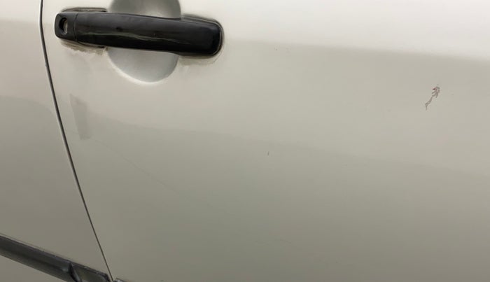 2011 Maruti Swift VXI, Petrol, Manual, 1,08,324 km, Driver-side door - Minor scratches