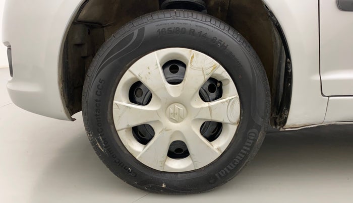 2011 Maruti Swift VXI, Petrol, Manual, 1,08,324 km, Left Front Wheel