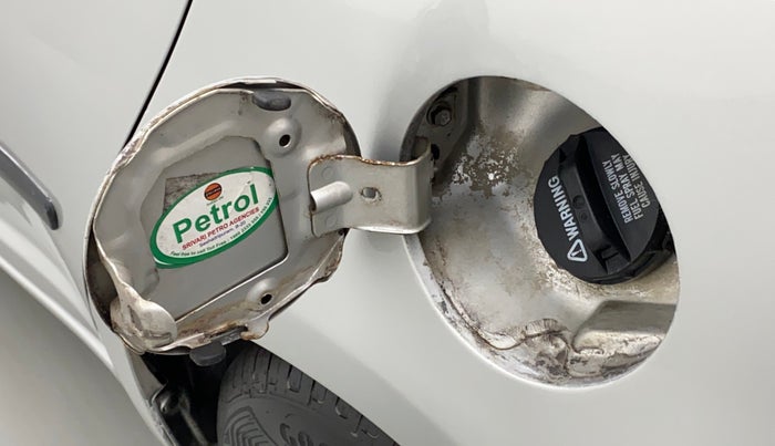 2011 Maruti Swift VXI, Petrol, Manual, 1,08,324 km, Left quarter panel - Fuel lid lock has slight discoloration