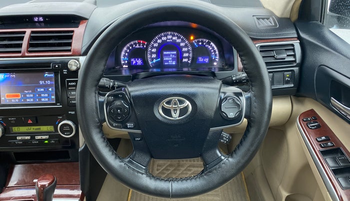 2012 Toyota Camry 2.5 AT, Petrol, Automatic, 1,50,439 km, Steering Wheel Close Up