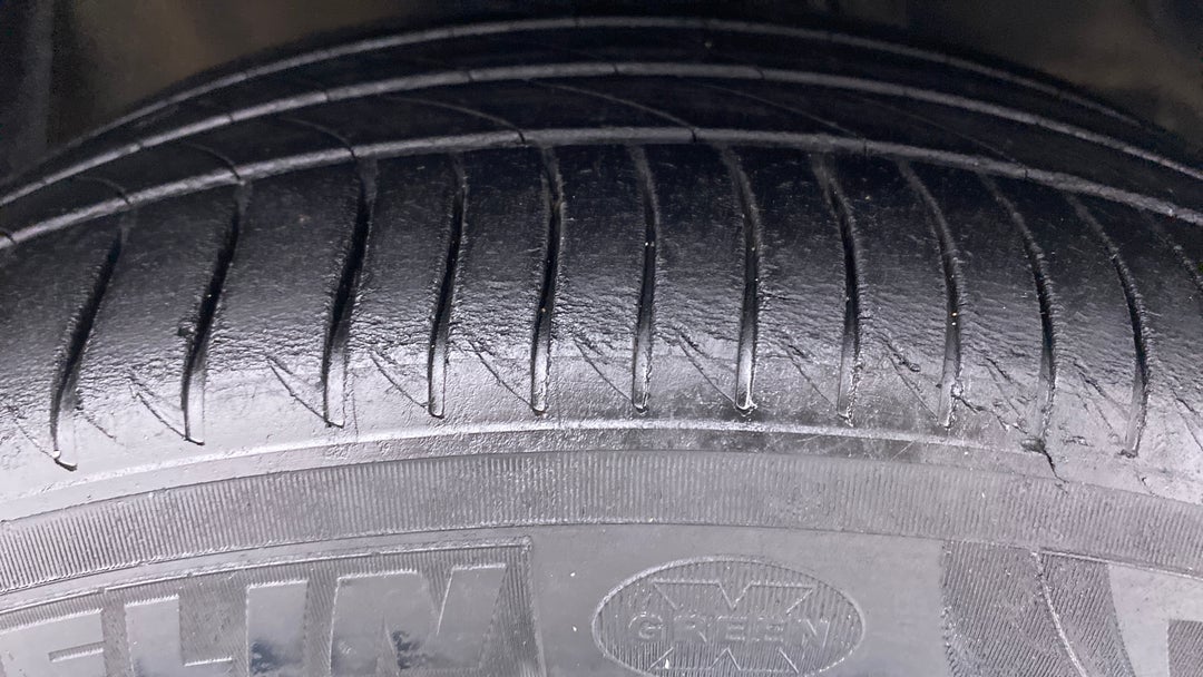 Right Front Tyre Tread