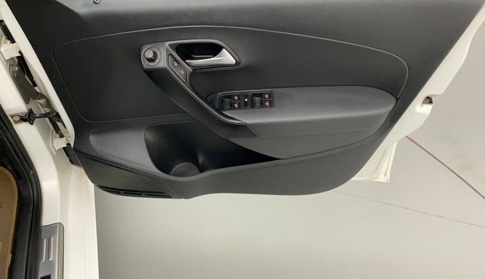 2015 Volkswagen Polo COMFORTLINE 1.2L PETROL, Petrol, Manual, 64,487 km, Driver Side Door Panels Control