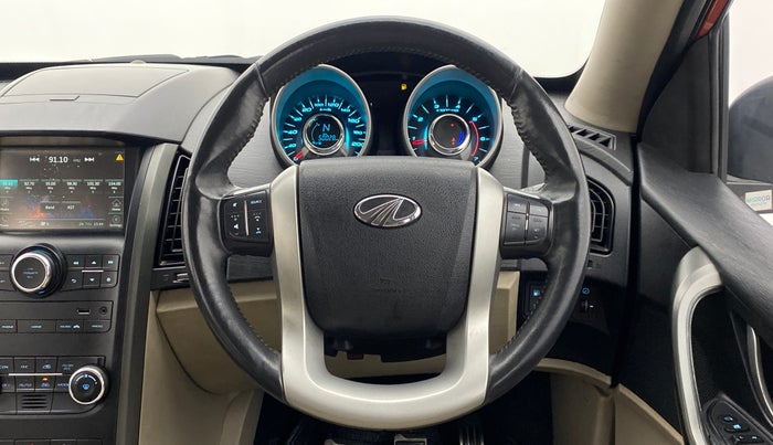 2017 Mahindra XUV500 W10, Diesel, Manual, 50,079 km, Steering Wheel Close Up