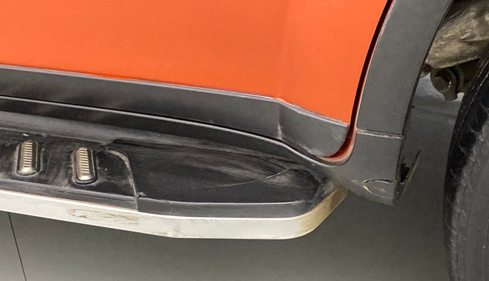 2017 Mahindra XUV500 W10, Diesel, Manual, 50,079 km, Left running board - Cladding has minor damage