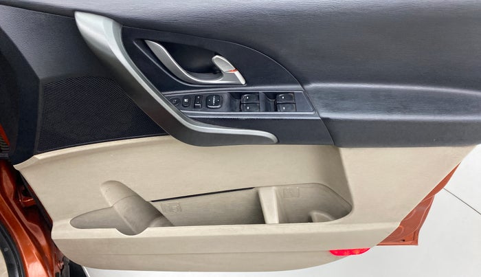 2017 Mahindra XUV500 W10, Diesel, Manual, 50,079 km, Driver Side Door Panels Control