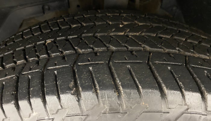 2017 Mahindra XUV500 W10, Diesel, Manual, 50,079 km, Left Front Tyre Tread