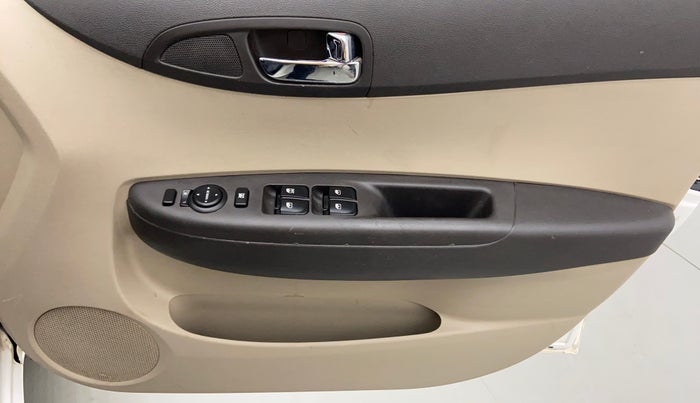 2012 Hyundai i20 MAGNA O 1.2, Petrol, Manual, 30,201 km, Driver Side Door Panels Control