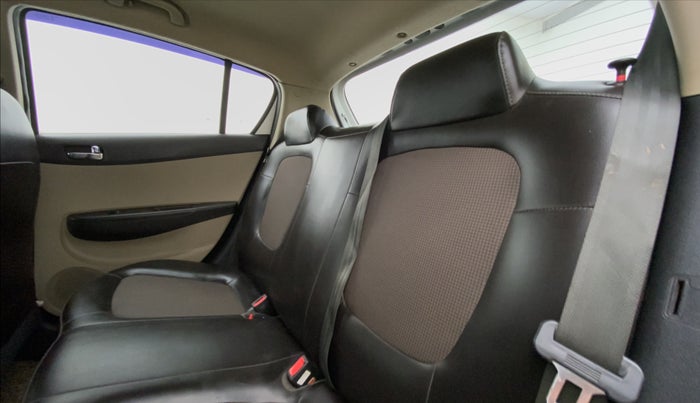 2012 Hyundai i20 MAGNA O 1.2, Petrol, Manual, 30,201 km, Right Side Rear Door Cabin
