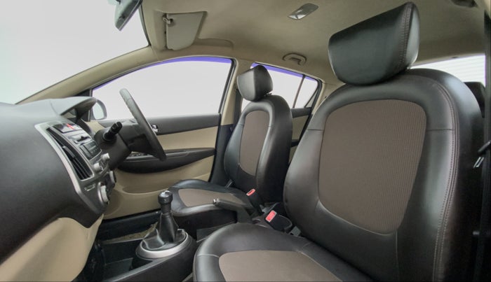2012 Hyundai i20 MAGNA O 1.2, Petrol, Manual, 30,201 km, Right Side Front Door Cabin