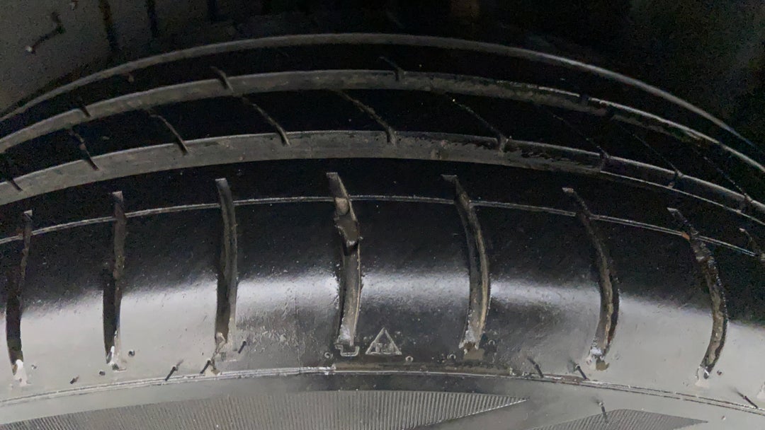Right Front Tyre Tread