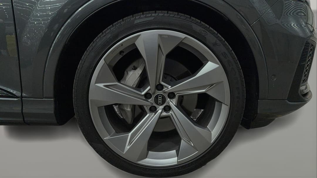 2021 Audi Q7 50 Tdi S Line Quattro Mhev, Automatic, 72564 km, Right Front Wheel