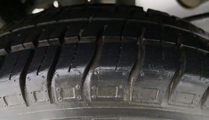 2016 Maruti Alto 800 VXI, Petrol, Manual, 16,323 km, Left Front Tyre Tread