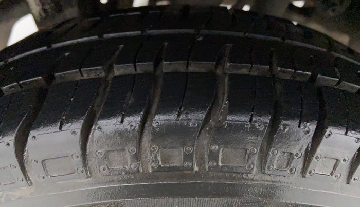 2016 Maruti Alto 800 VXI, Petrol, Manual, 16,323 km, Right Front Tyre Tread