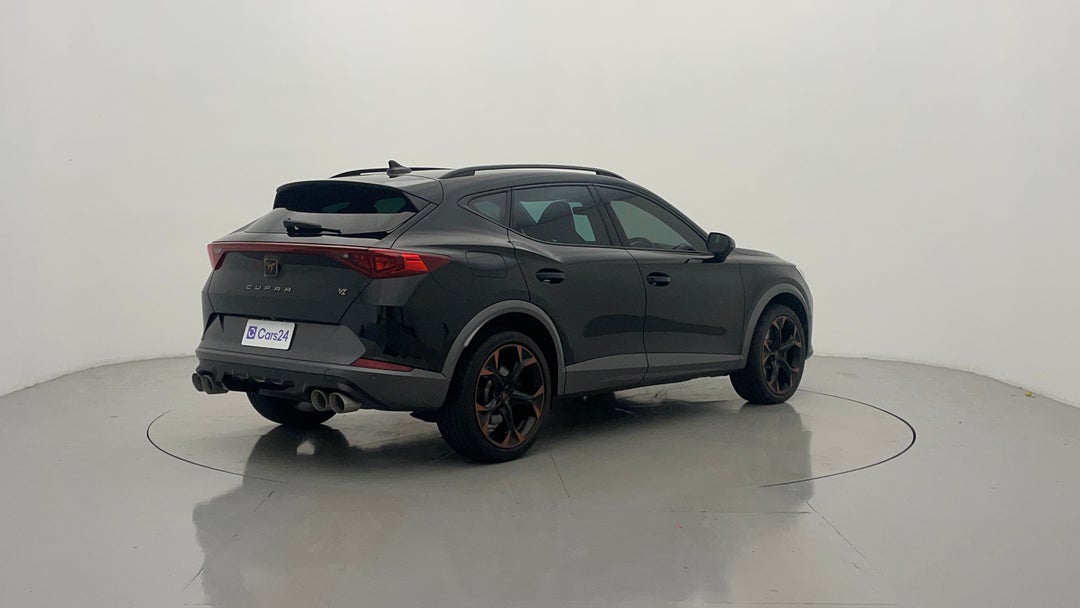 Right Back Diagonal (45- Degree) View