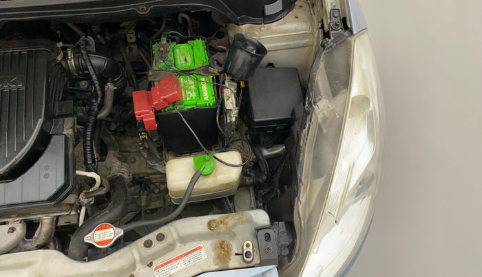 2012 Maruti Ertiga LXI, Petrol, Manual, 1,25,032 km, Left headlight - Clamp has minor damage