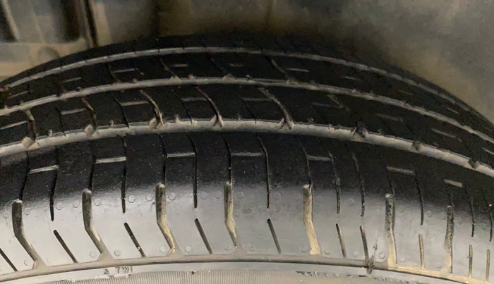 2013 Maruti Swift VDI, Diesel, Manual, 96,540 km, Right Rear Tyre Tread