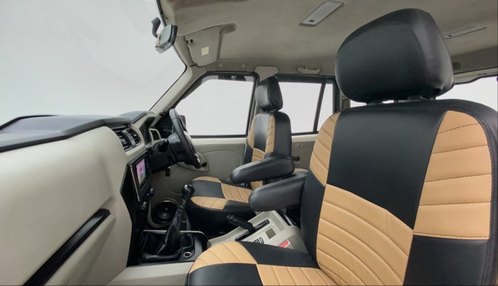 2016 Mahindra Scorpio S2, Diesel, Manual, 1,44,204 km, Right Side Front Door Cabin