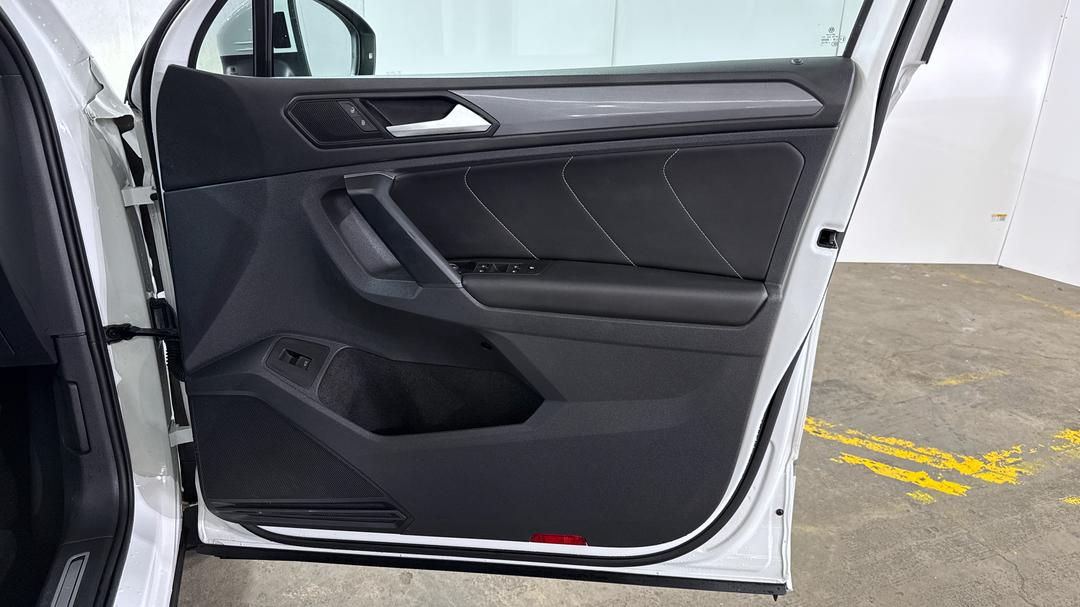 2019 Volkswagen Tiguan 132 Tsi R-line Edition, Automatic, 104931 km, Speaker View