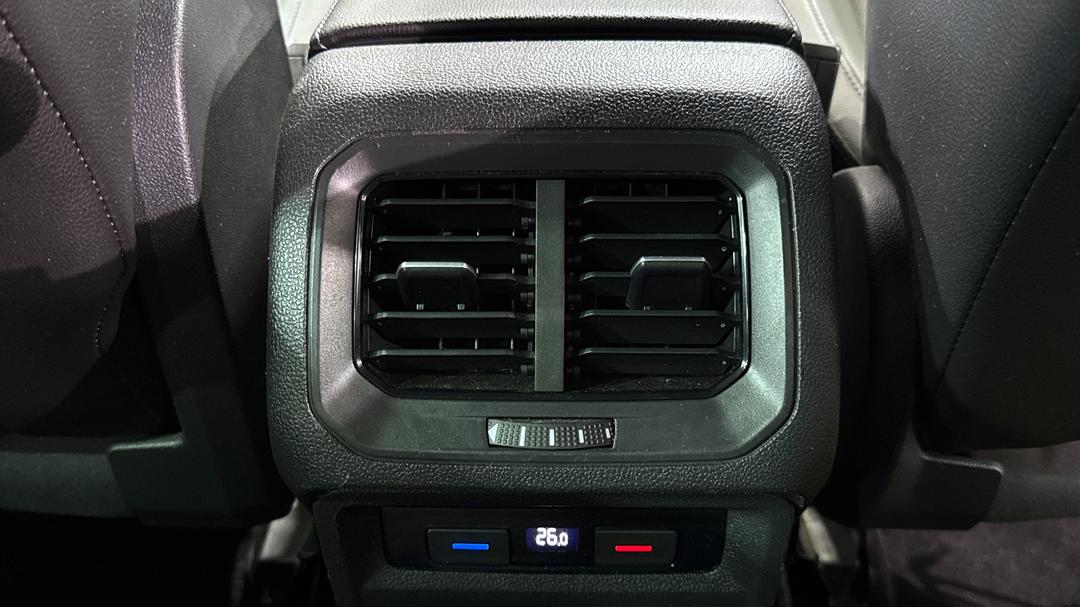 2019 Volkswagen Tiguan 132 Tsi R-line Edition, Automatic, 104931 km, Rear A/C Vent