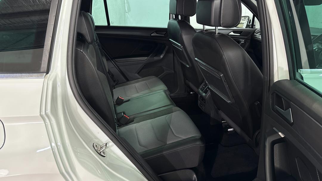 2019 Volkswagen Tiguan 132 Tsi R-line Edition, Automatic, 104931 km, Right Side Rear Door Cabin View