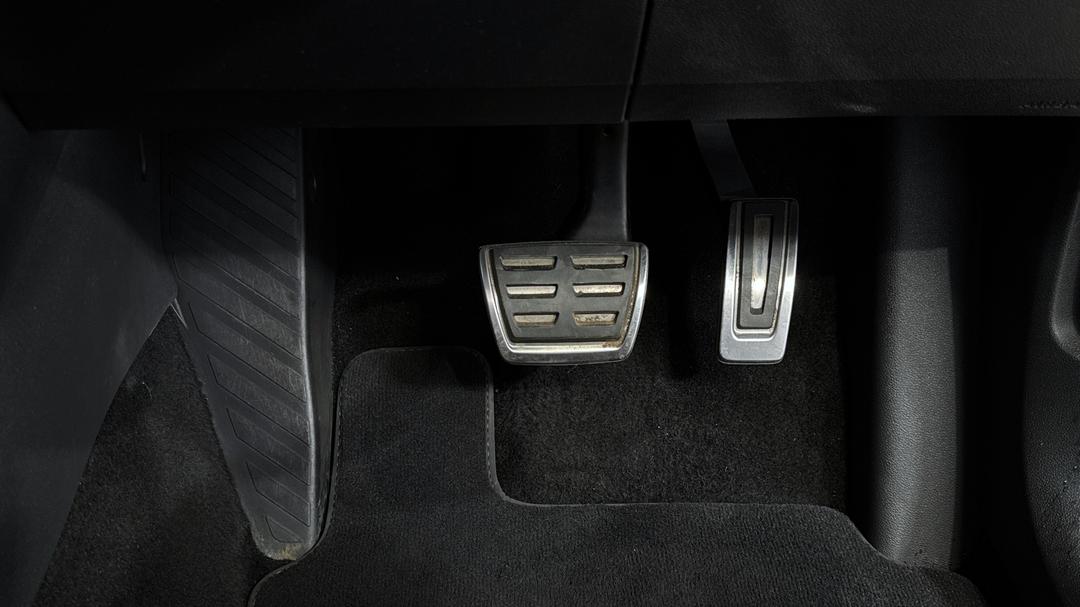 2019 Volkswagen Tiguan 132 Tsi R-line Edition, Automatic, 104931 km, Pedals and Footmat