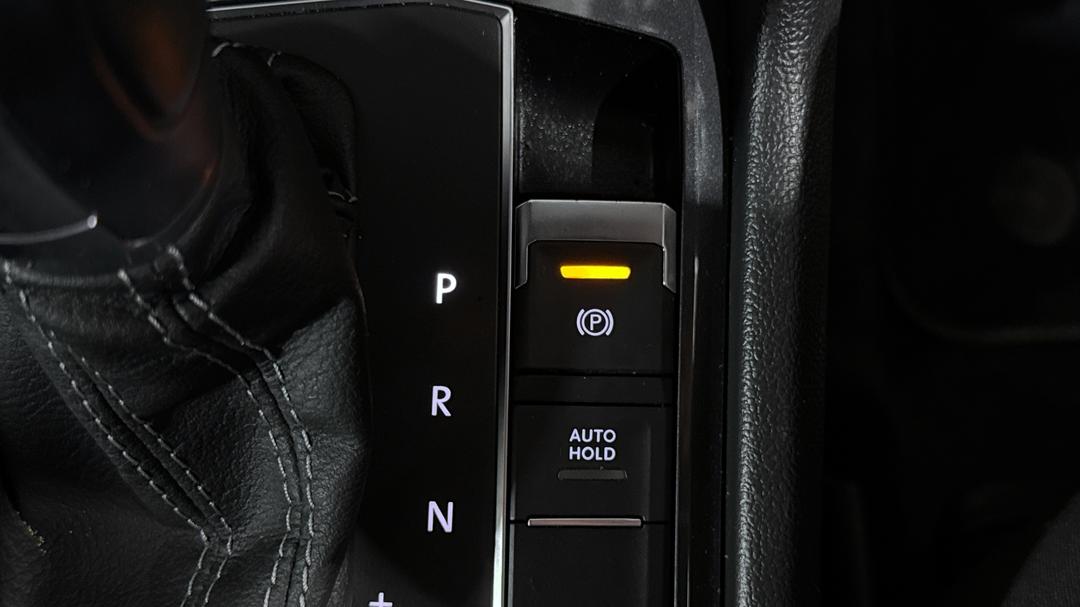 2019 Volkswagen Tiguan 132 Tsi R-line Edition, Automatic, 104931 km, Handbrake